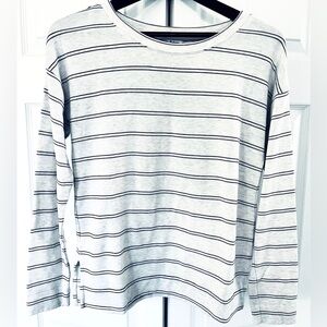 Like New Tommy Bahama Crewneck Sweater